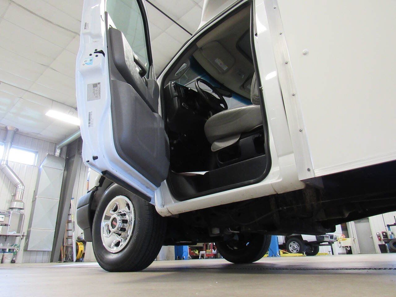Used 2023 GMC Savana 3500 w/ Power Convenience Package RWD image 23