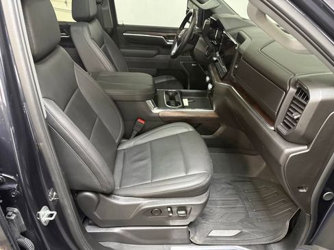 Used 2025 GMC Sierra 2500 SLT image 43