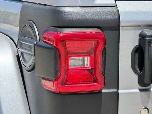 Used 2018 Jeep Wrangler Unlimited Rubicon AWD/4WD image 13