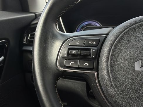 Used 2022 Kia Niro LXS FWD image 24