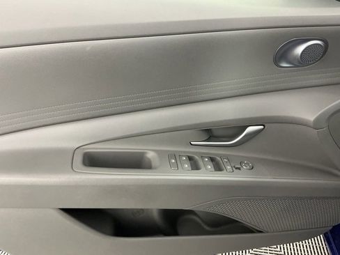 Used 2024 Hyundai Elantra SE image 7