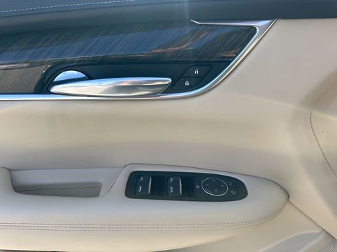 Used 2017 Cadillac XT5 FWD image 24