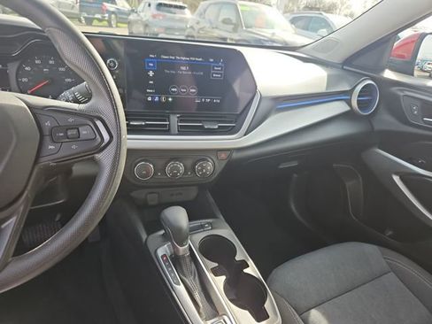 Used 2024 Chevrolet Trax LS w/ LS Convenience Package image 18