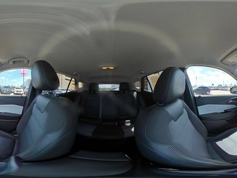 Used 2025 Chevrolet Trax LT FWD image 41