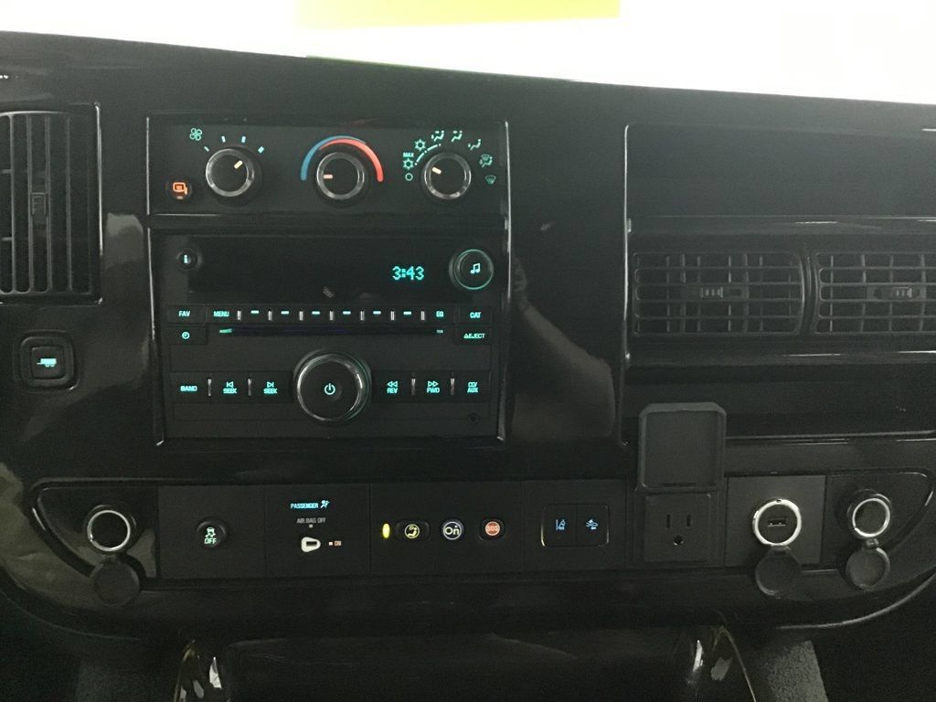Used 2020 Chevrolet Express 2500 w/ Enhanced Convenience Package RWD image 30