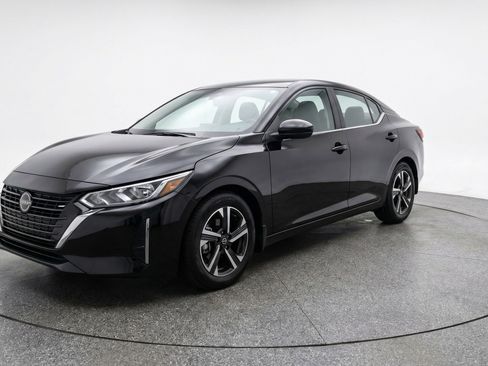 Used 2025 Nissan Sentra SV image 3