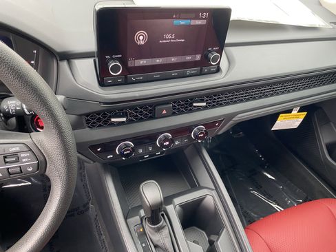 Used 2025 Honda Accord SE image 19