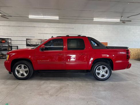 Used 2012 Chevrolet Avalanche LT AWD/4WD image 93