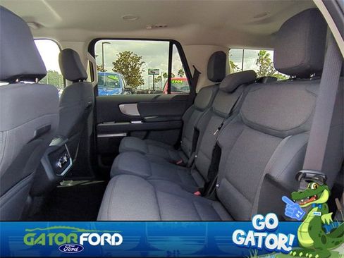 Used 2025 Ford Expedition Active image 16