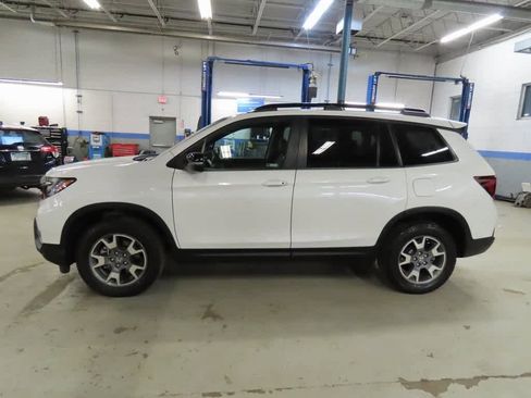 Certified 2023 Honda Passport TrailSport image 3