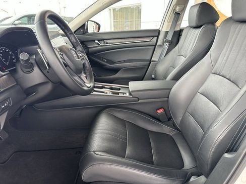 Used 2018 Honda Accord Touring image 31