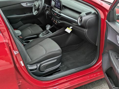 Used 2022 Kia Forte LXS image 14