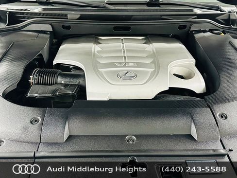 Used 2013 Lexus LX 570 4WD w/ Luxury Pkg w/Pre-crash image 30