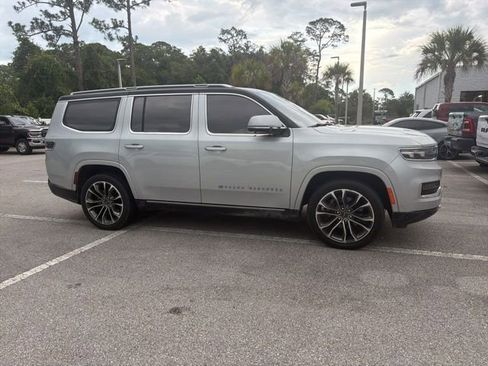 Used 2022 Jeep Grand Wagoneer Series III w/ Rear Seat Video Group 1 AWD/4WD image 2