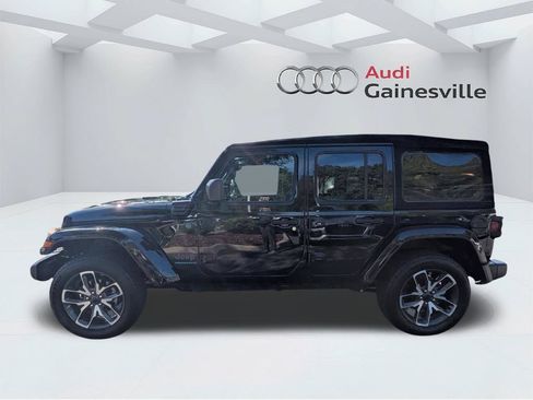 Used 2024 Jeep Wrangler Unlimited w/ Technology Group AWD/4WD image 7