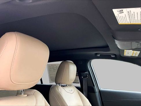 Used 2024 Cadillac XT4 Premium Luxury w/ Technology Package FWD image 14