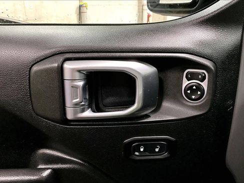 Used 2018 Jeep Wrangler Unlimited Sport S image 35