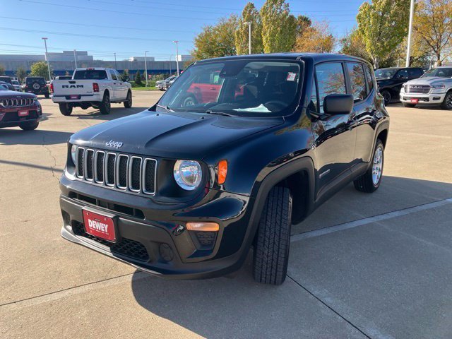 Used 2023 Jeep Renegade Latitude AWD/4WD image 3