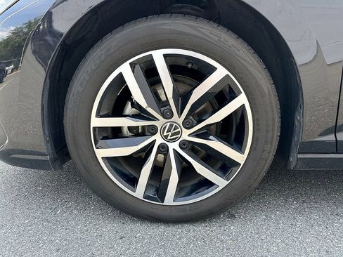 Used 2025 Volkswagen Jetta SE FWD image 11