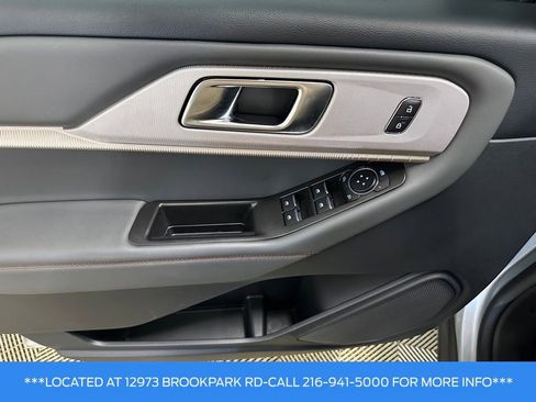 Used 2025 Ford Explorer Active w/ Active Comfort Package AWD/4WD image 8