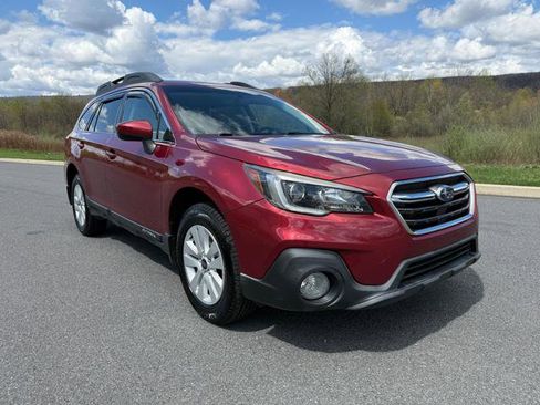 Used 2018 Subaru Outback 2.5i Premium image 3