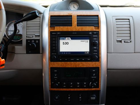 Used 2007 Chrysler Aspen Limited AWD/4WD image 36