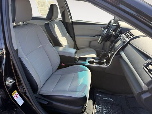 Used 2017 Toyota Camry SE FWD image 19