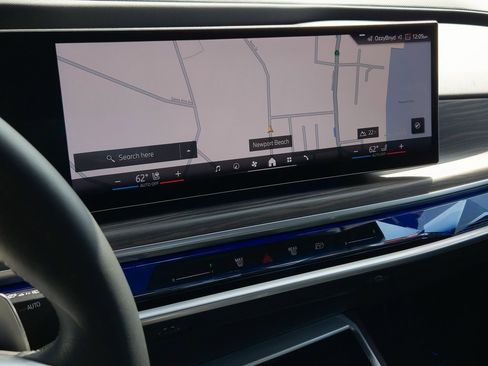 Used 2023 BMW 740i image 15