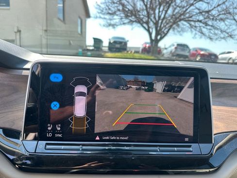 Used 2025 Volkswagen Atlas SE image 17