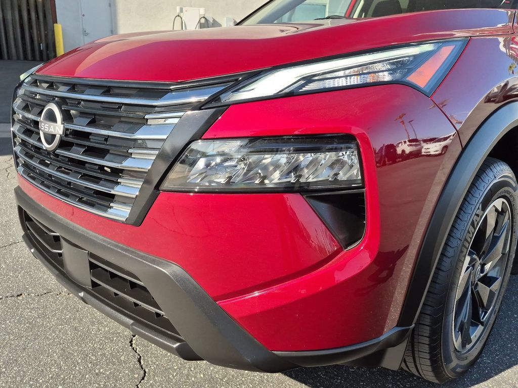 Used 2024 Nissan Rogue SV FWD image 8