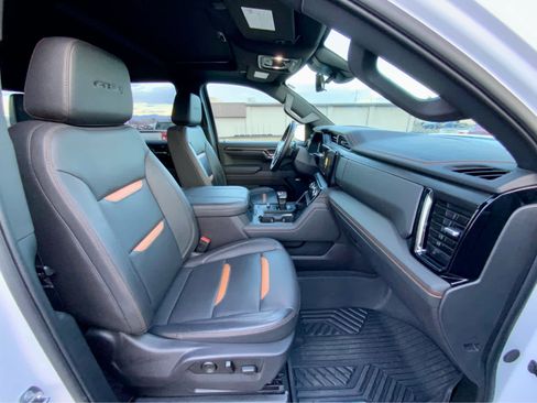 Used 2024 GMC Sierra 1500 AT4 w/ Technology Package image 29