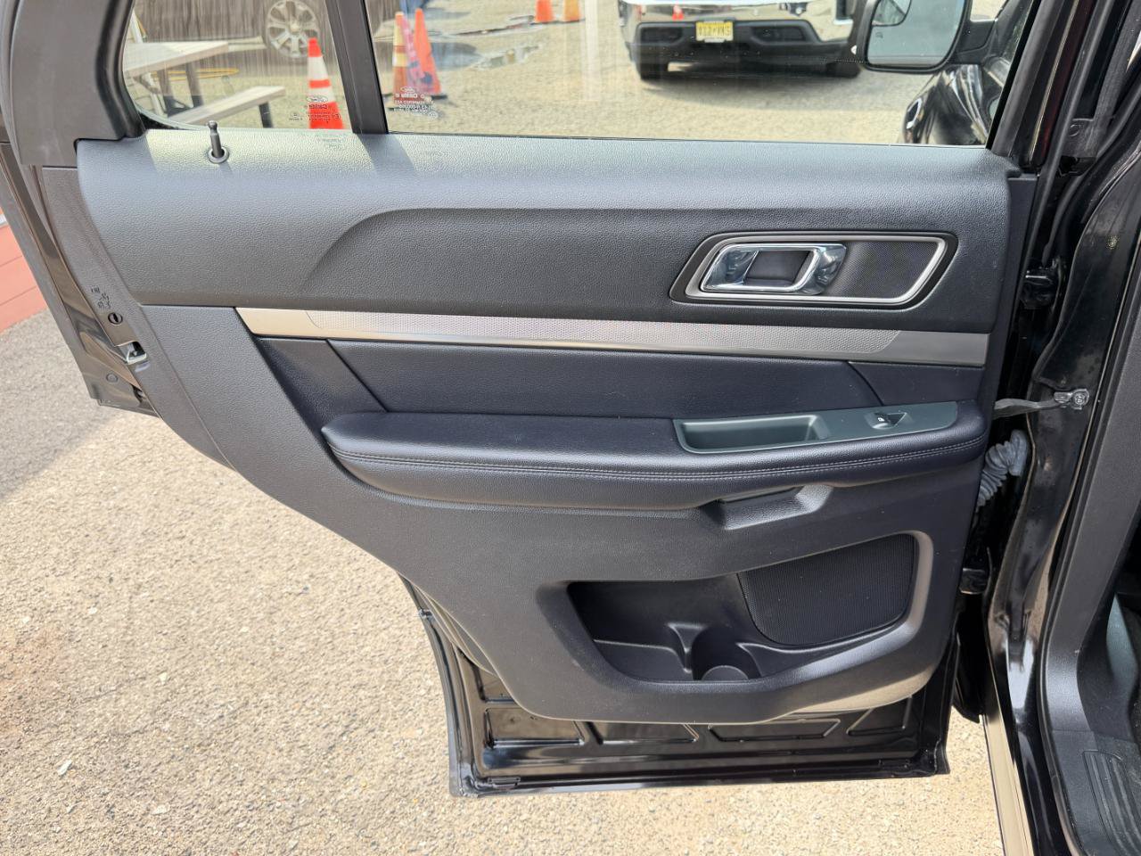 Used 2018 Ford Explorer XLT w/ Equipment Group 202A AWD/4WD image 30