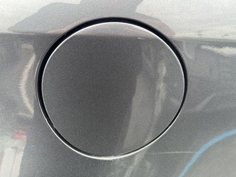 Used 2013 Toyota RAV4 XLE image 18