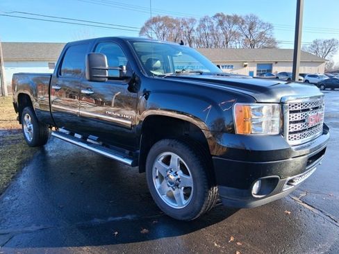 Used 2013 GMC Sierra 2500 Denali w/ Suspension Package, Off-Road image 5