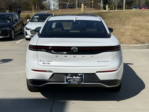 Used 2026 Toyota Crown Platinum image 12