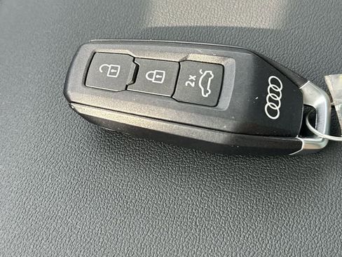 Used 2025 Audi A6 e-tron Premium Plus w/ Premium Plus RWD image 28