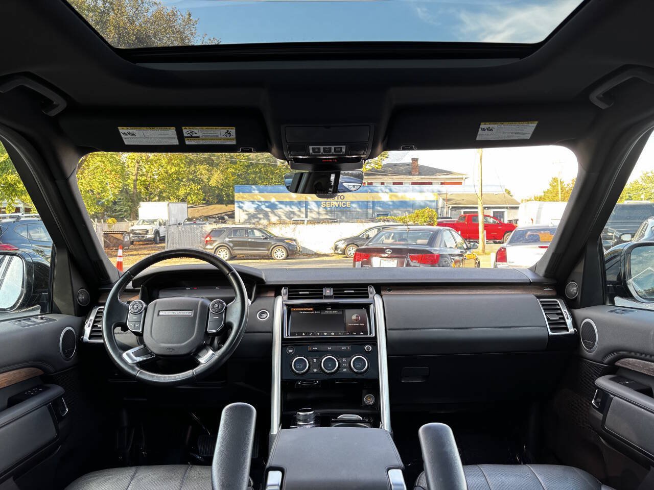 Used 2018 Land Rover Discovery HSE AWD/4WD image 23