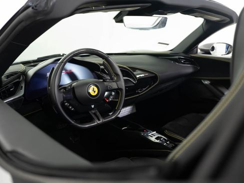 Used 2022 Ferrari SF90 Spider image 31