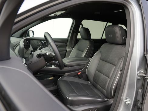 Used 2025 Buick Enclave Sport Touring image 12