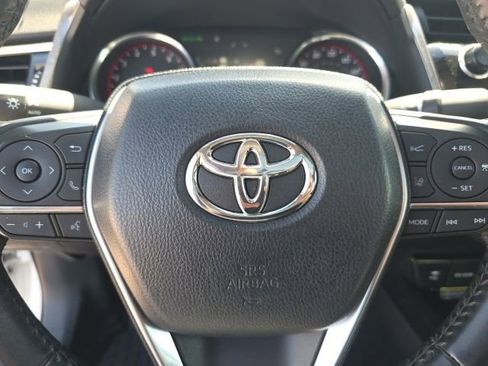 Used 2018 Toyota Camry XSE FWD image 12