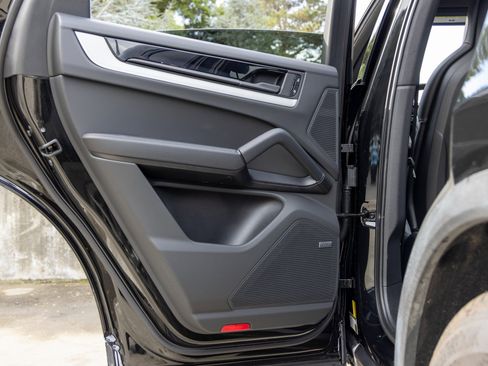 Certified 2025 Porsche Cayenne Coupe image 41