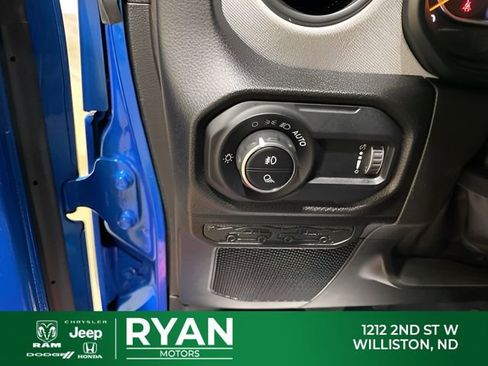 Used 2024 Jeep Gladiator Sport image 39