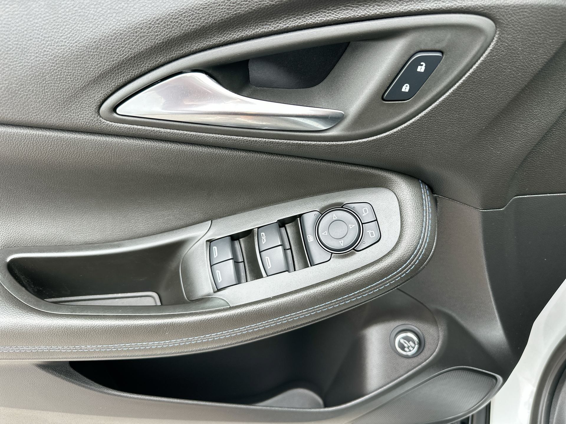 Certified 2025 Buick Encore GX Sport Touring w/ Advanced Technology Package FWD image 22