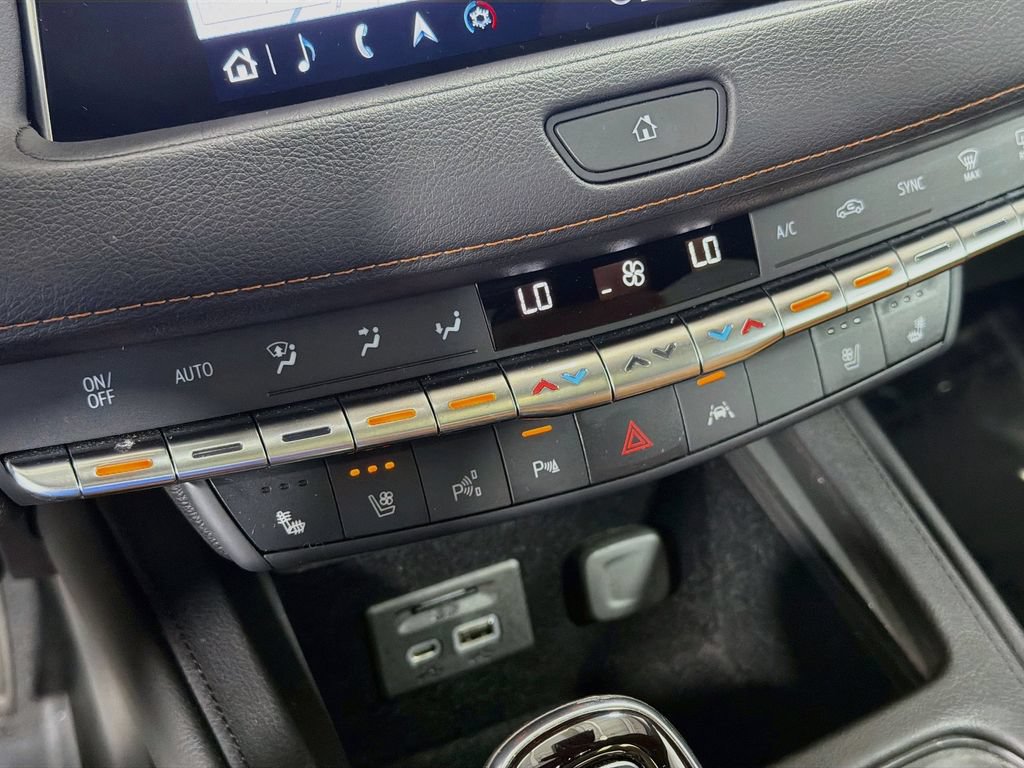 Used 2022 Cadillac XT4 Sport w/ LPO, Onyx Lite Package AWD/4WD image 17