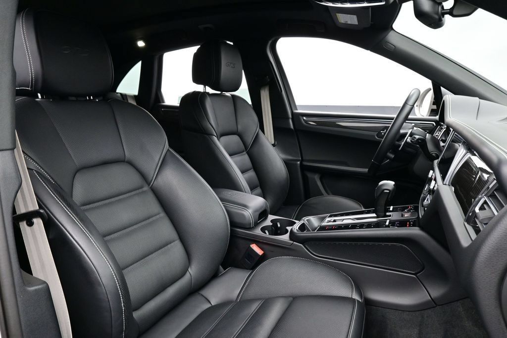Certified 2025 Porsche Macan GTS AWD/4WD image 18