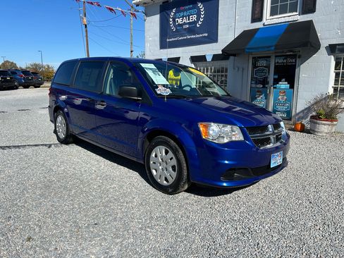Used 2019 Dodge Grand Caravan SE w/ UConnect Hands-Free Group image 7