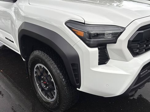 Used 2024 Toyota Tacoma TRD Off-Road w/ TRD Off Road Upgrade Package AWD/4WD image 9