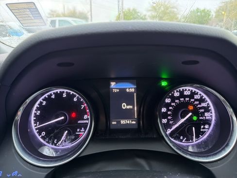 Used 2019 Toyota Camry SE image 11