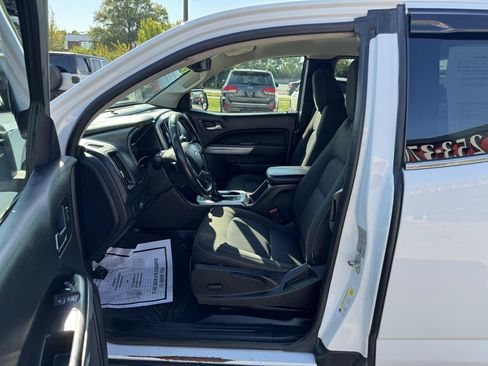 Used 2020 Chevrolet Colorado LT w/ Safety Package RWD image 12