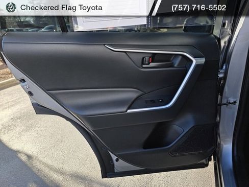 Used 2021 Toyota RAV4 SE image 43